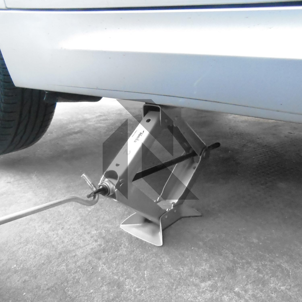 Universal Car Scissor Jack – Portable Manual Lift Jack for Emergency Tire Change